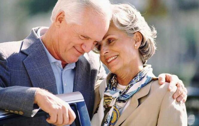 mujer y hombre mayor de 60 años con potencia aumentada foto 1